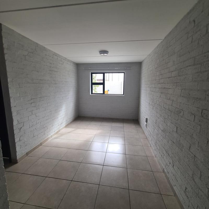 To Let 2 Bedroom Property for Rent in Goodwood Central Western Cape